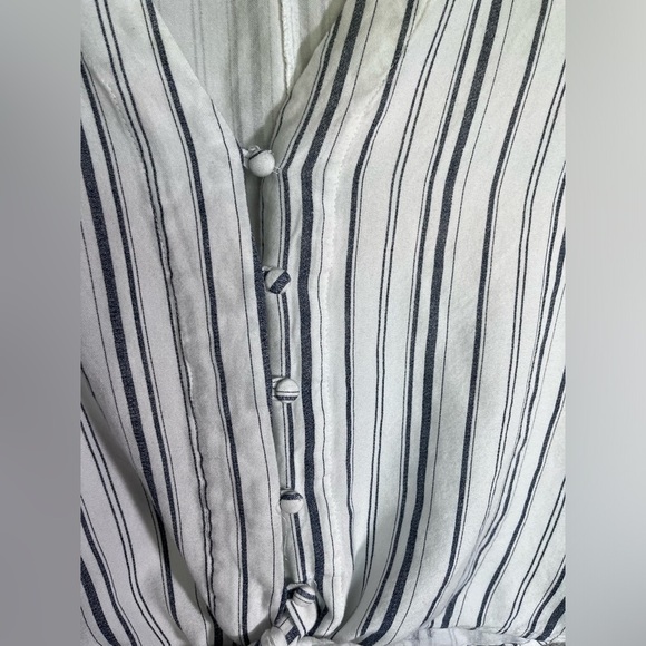 Sim & Sam women’s sizes M short sleeve button-down blouse - Picture 2 of 4